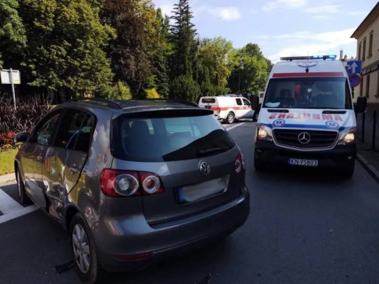 Wypadek na ul. Mickiewicza. Poszkodowany motocyklista trafił do szpitala Nowy Sącz