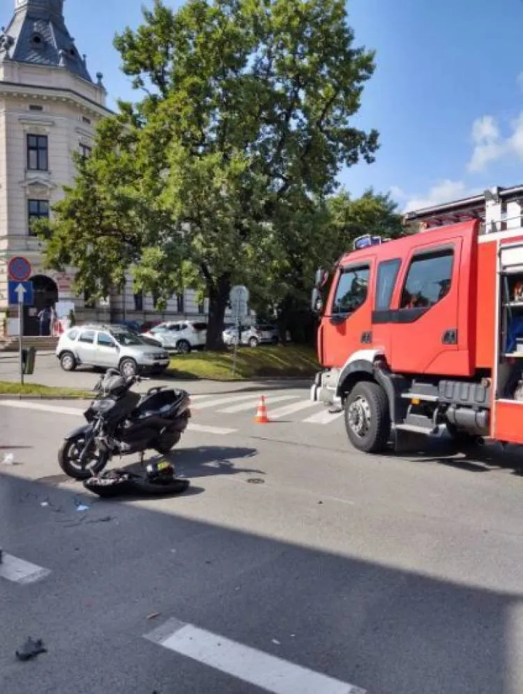Wypadek na ul. Mickiewicza. Poszkodowany motocyklista trafił do szpitala Nowy Sącz