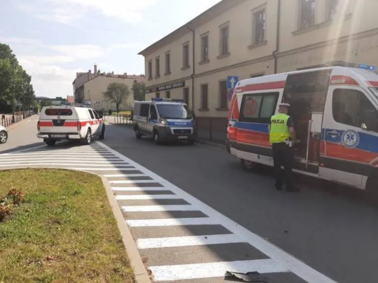 Wypadek na ul. Mickiewicza. Poszkodowany motocyklista trafił do szpitala Nowy Sącz