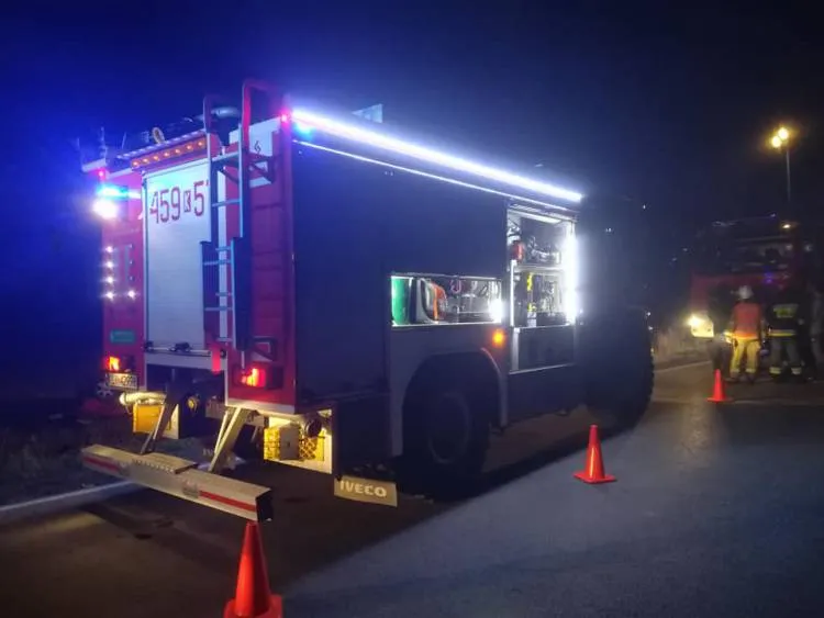 W Szymbarku pijany kierowca doprowadził do wypadku. Na miejsce zdarzenia wezwano śmigłowiec LPR