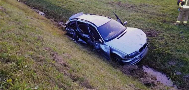 Podegrodzie. Dwie osobówki wypadły z jezdni i zatrzymały się po przeciwnych stronach drogi