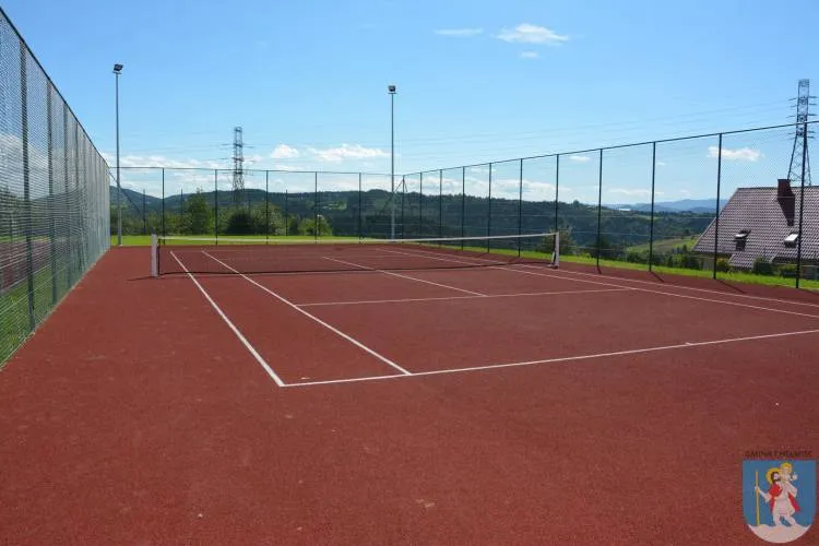Zakończyła się budowa kompleksu sportowego w Librantowej. Gmina Chełmiec może już użytkować obiekt
