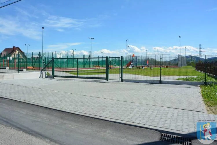 Zakończyła się budowa kompleksu sportowego w Librantowej. Gmina Chełmiec może już użytkować obiekt