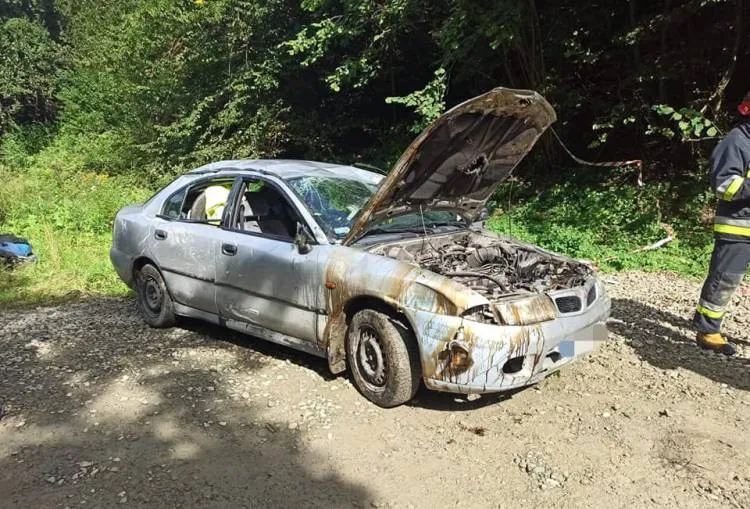 Maszkowice: Osobówka dachowała i wylądowała w rzece