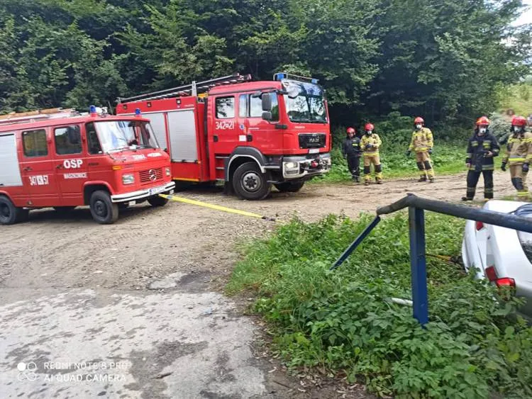 Maszkowice: Osobówka dachowała i wylądowała w rzece