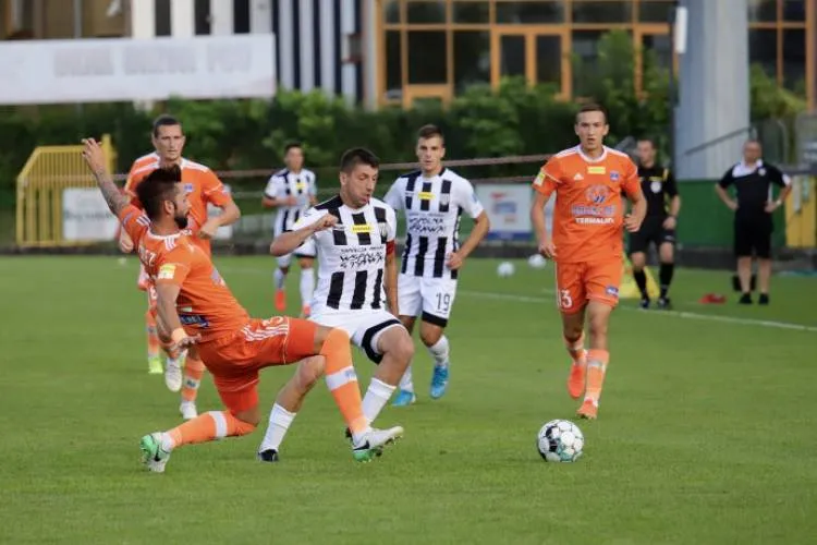 Pierwszy mecz w sezonie 2020/2021 i przegrana drużyny Sandecji Nowy Sącz