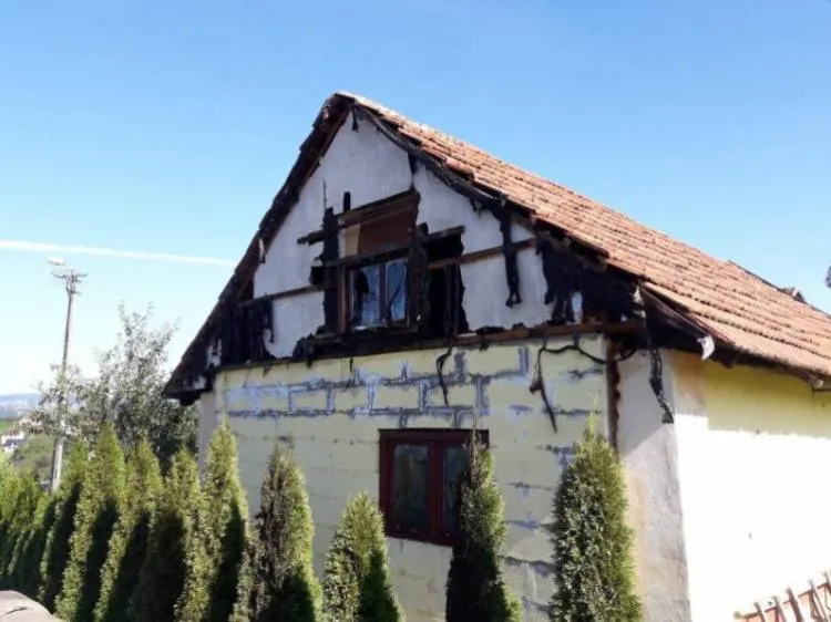 Pożar drewnianej wiaty i blaszanego garażu na ul. Mała Poręba Nowy Sącz