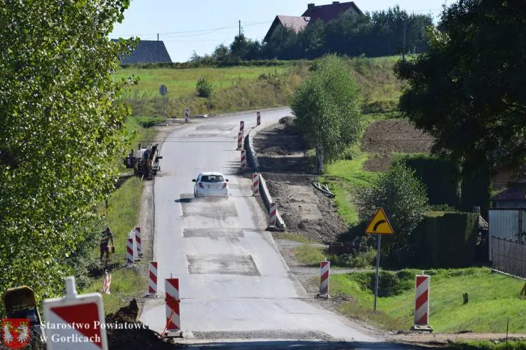 Trwa przebudowa drogi powiatowej Siedliska – Siedliska w gminie Bobowa
