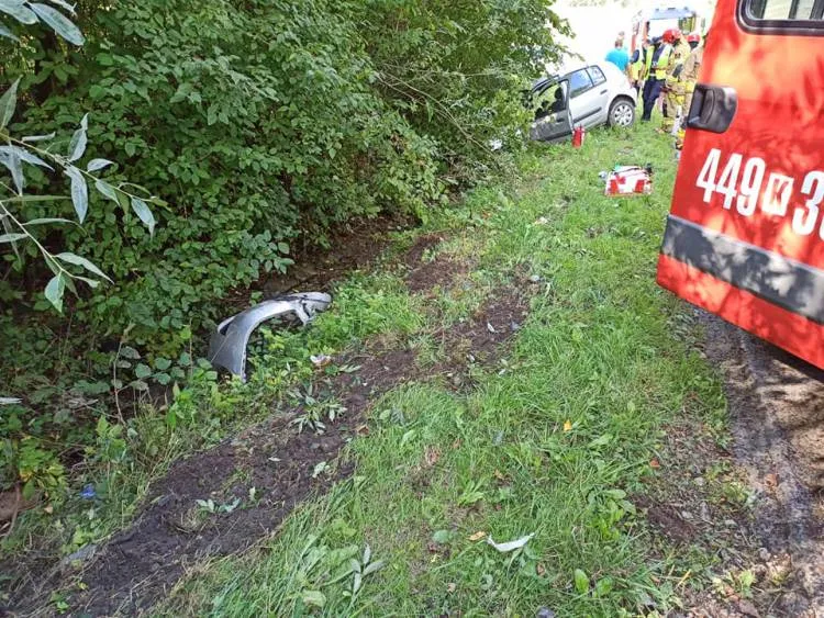 Wypadek w Ropie. Młoda kobieta trafiła do szpitala