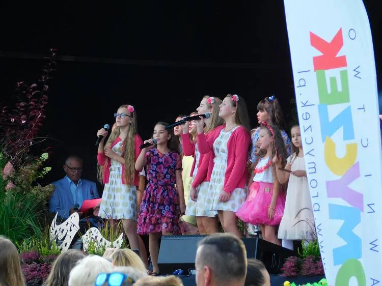 Na sądeckim rynku odbył się koncert finałowy XVII Międzynarodowego Festiwalu Piosenki Dziecięcej "Skowroneczek"