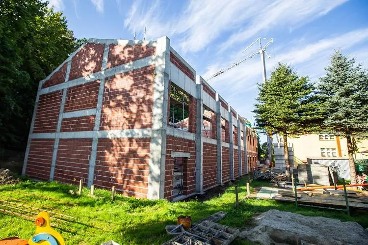 Trwa rozbudowa Szkoły Podstawowej w Polnej. I etap robót budowlanych odebrany