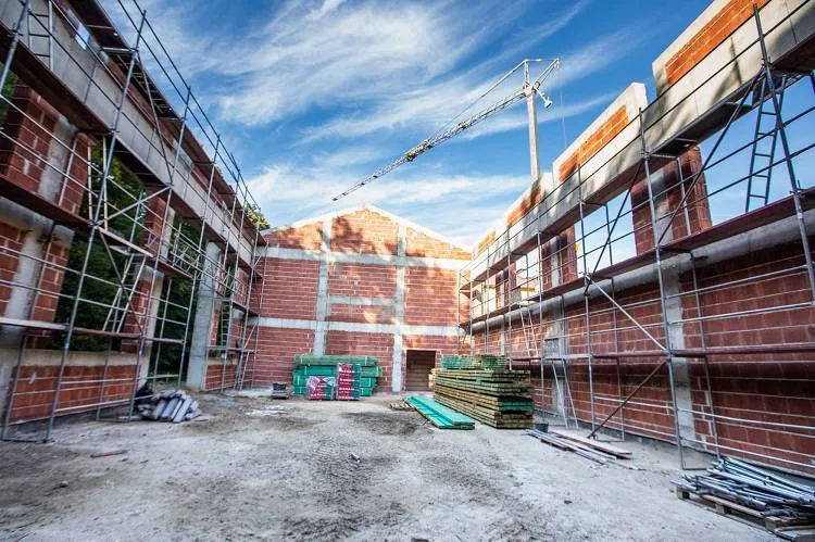 Trwa rozbudowa Szkoły Podstawowej w Polnej. I etap robót budowlanych odebrany