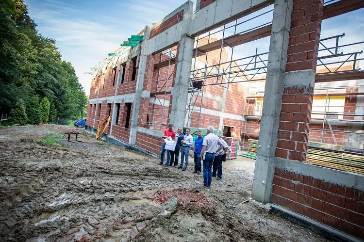 Trwa rozbudowa Szkoły Podstawowej w Polnej. I etap robót budowlanych odebrany