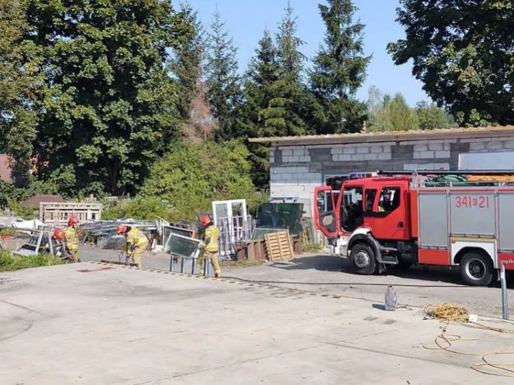 Nawojowa: Na ul. Krynickiej strażacy gasili palące się śmieci