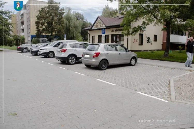 Przy ul. Armii Krajowej pojawiły się nowe miejsca parkingowe Nowy Sącz