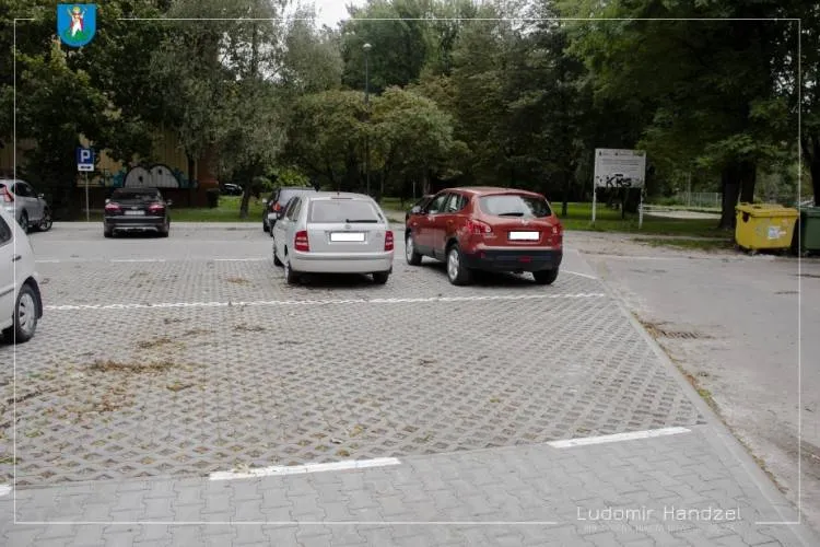 Przy ul. Armii Krajowej pojawiły się nowe miejsca parkingowe Nowy Sącz