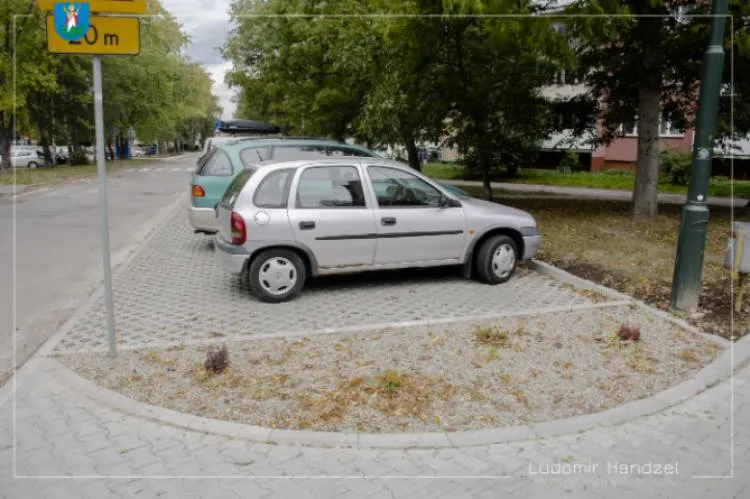 Przy ul. Armii Krajowej pojawiły się nowe miejsca parkingowe Nowy Sącz