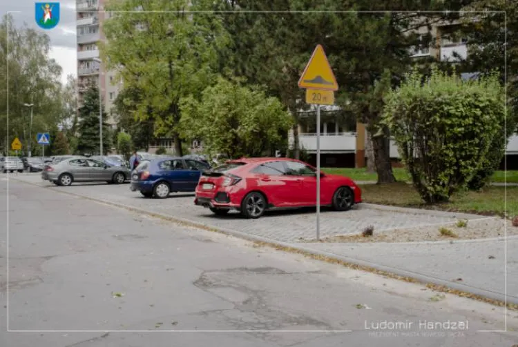 Przy ul. Armii Krajowej pojawiły się nowe miejsca parkingowe Nowy Sącz