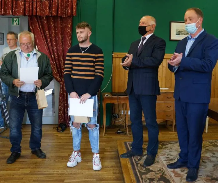 Starosta nowosądecki nagrodził zwycięzców IV edycji Konkursu "Współczesna Karpacka Rzeźba w Kamieniu"