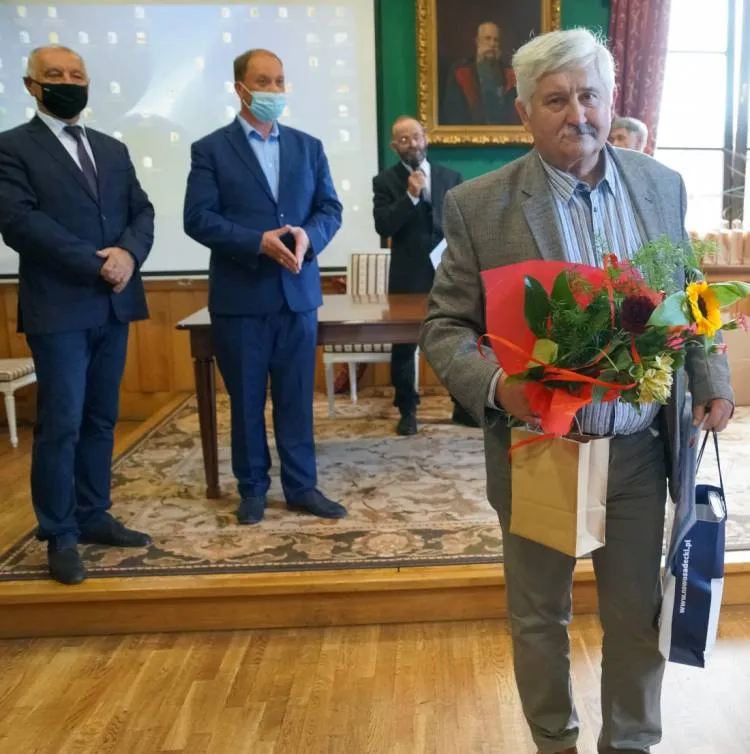 Starosta nowosądecki nagrodził zwycięzców IV edycji Konkursu "Współczesna Karpacka Rzeźba w Kamieniu"