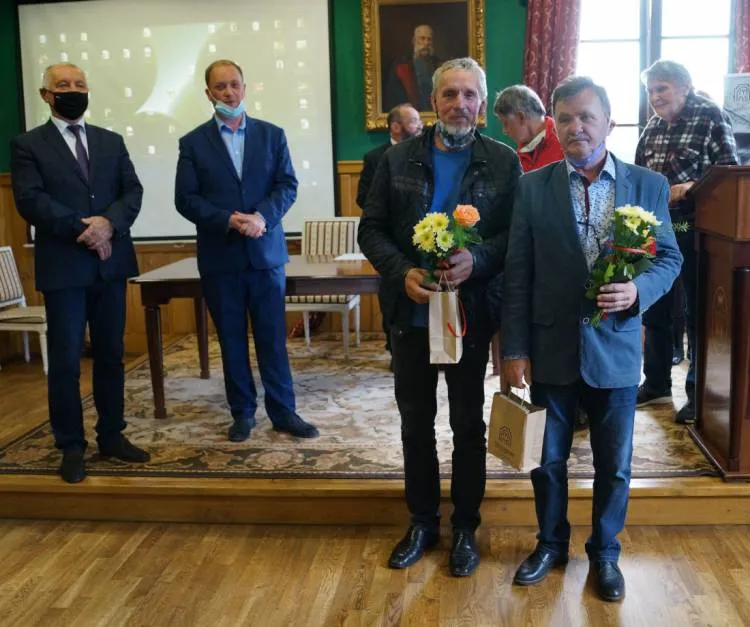 Starosta nowosądecki nagrodził zwycięzców IV edycji Konkursu "Współczesna Karpacka Rzeźba w Kamieniu"