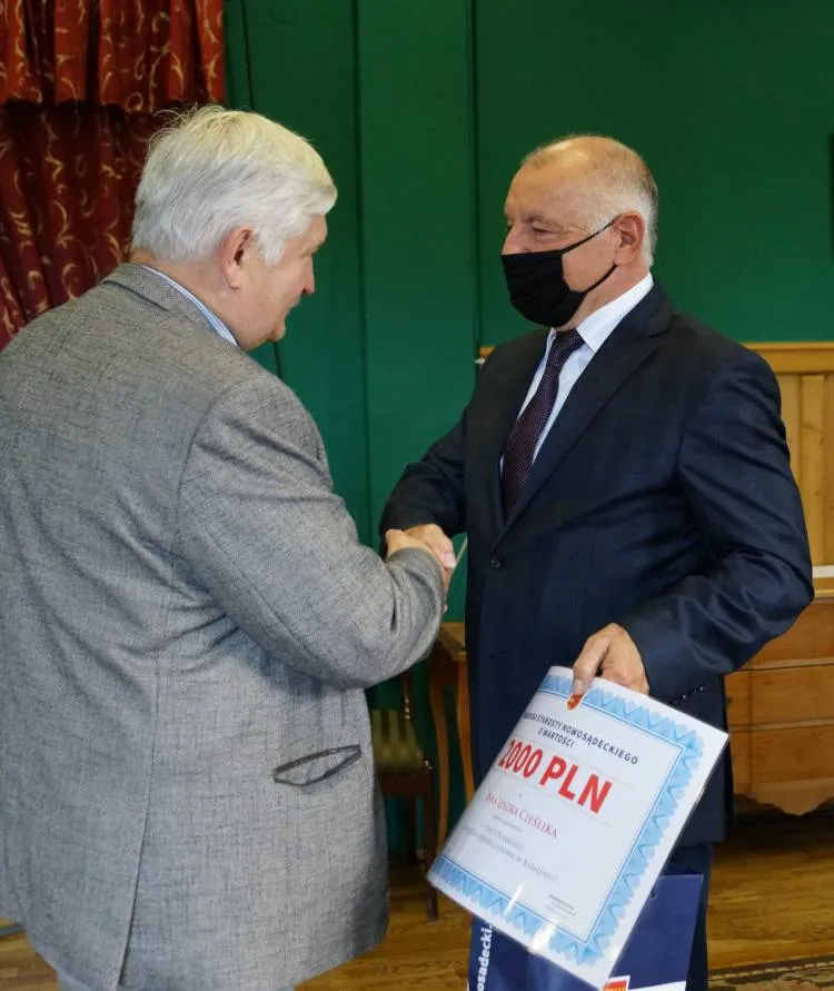 Starosta nowosądecki nagrodził zwycięzców IV edycji Konkursu "Współczesna Karpacka Rzeźba w Kamieniu"