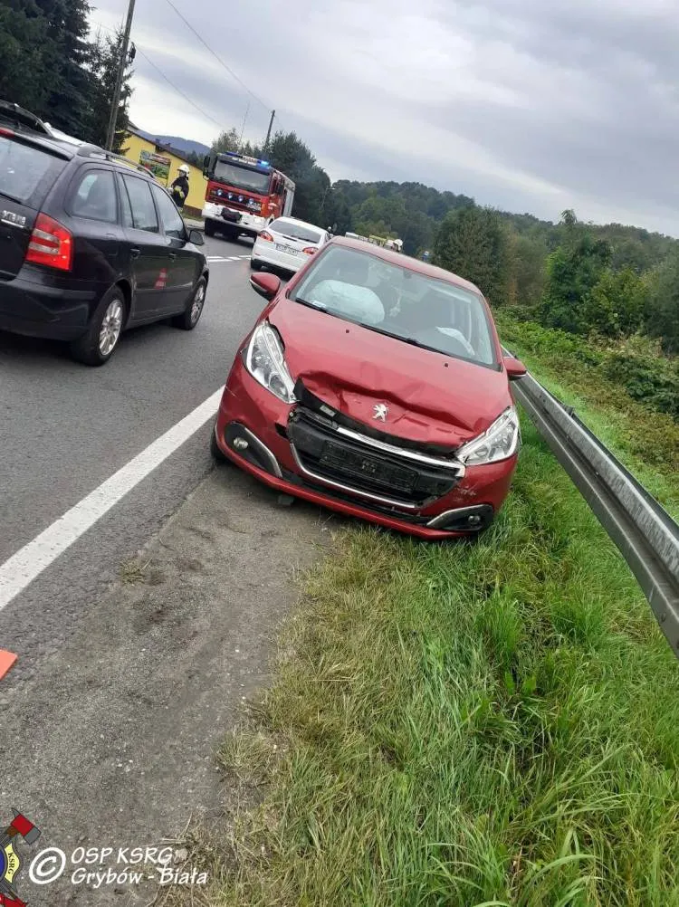 Zderzenie trzech samochodów w Białej Niżnej