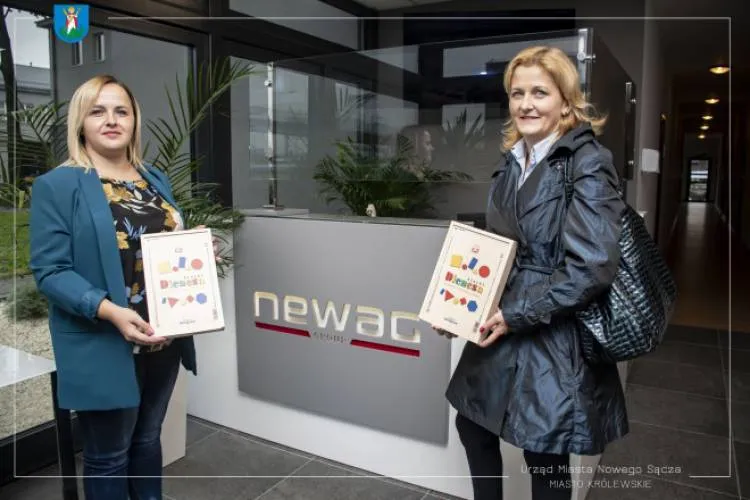Miasto otrzymało od Fundacji NEWAG pomoce pedagogiczne dla nowosądeckich szkół Nowy Sącz