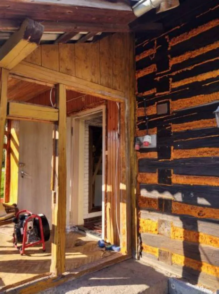 W jednym z budynków mieszkalnych w Kąclowej zapaliła się skrzynka elektryczna