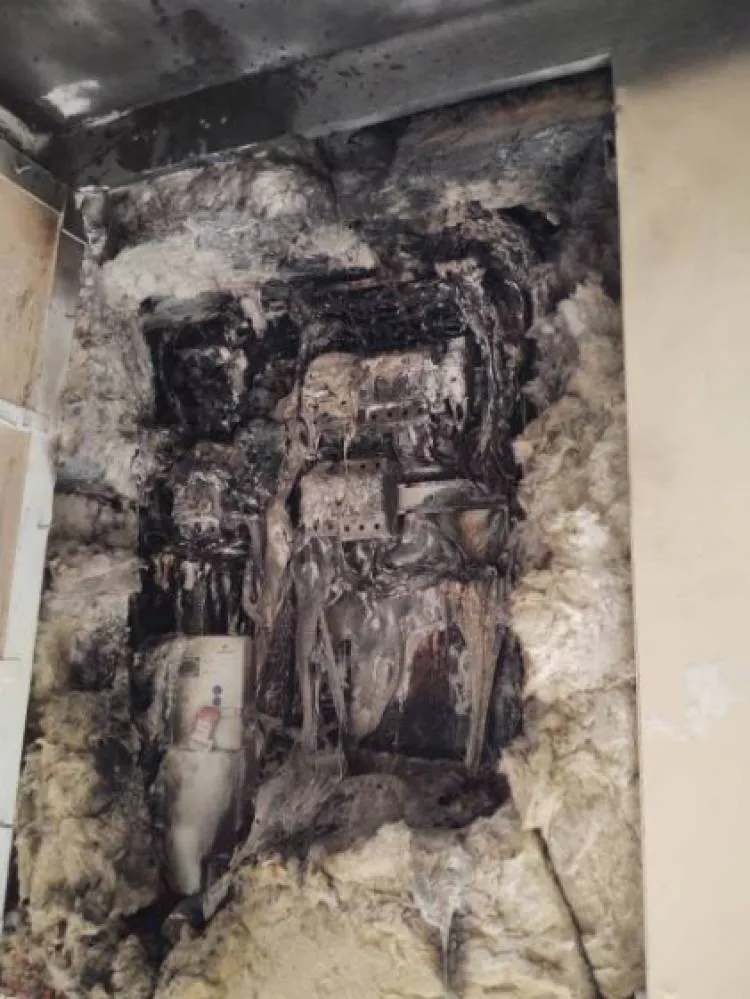 W jednym z budynków mieszkalnych w Kąclowej zapaliła się skrzynka elektryczna