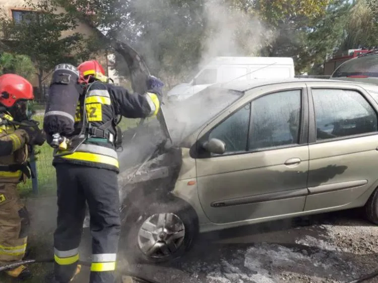 Mała Wieś: Na terenie prywatnej posesji palił się samochód osobowy