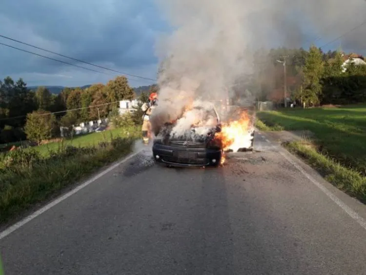 W Nawojowej na ul. Zagórze spłonął samochód osobowy