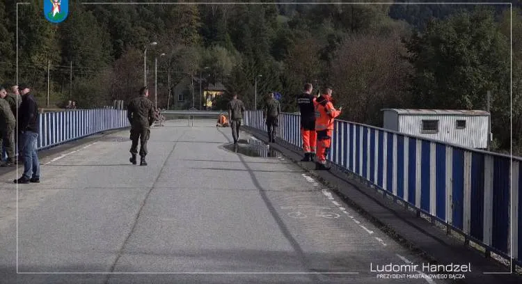 Do miasta przyjechali żołnierze z 3 Batalionu Inżynieryjnego w Nisku, którzy zmontują most tymczasowy na rzece Kamienica