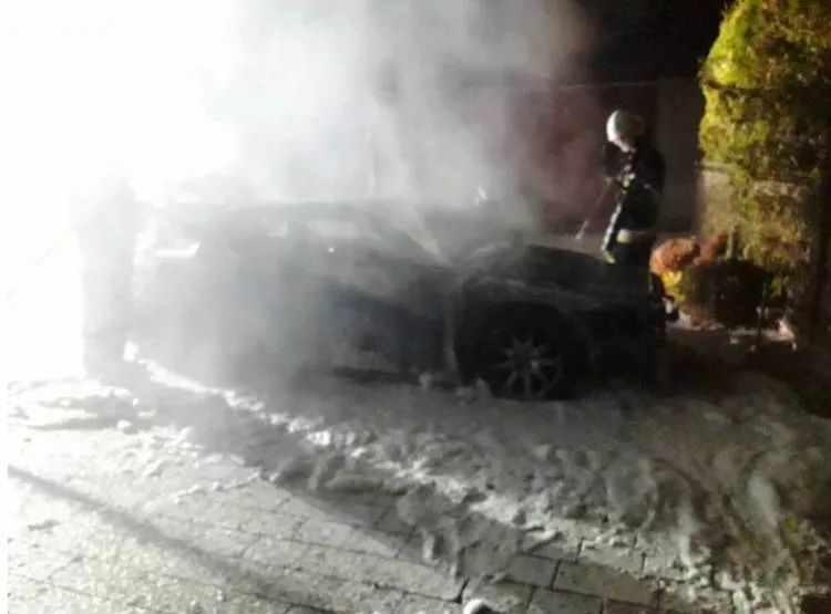 Pożar osobówki w Gostwicy