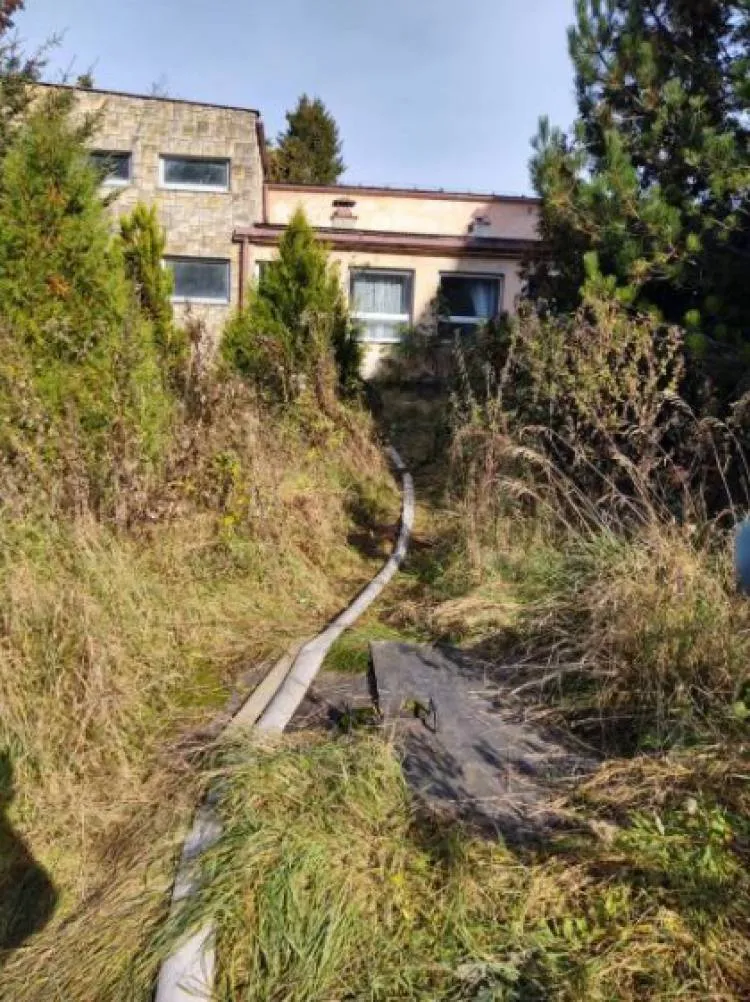 Złockie: Wyciek nieznanej substancji do studzienki kanalizacyjnej