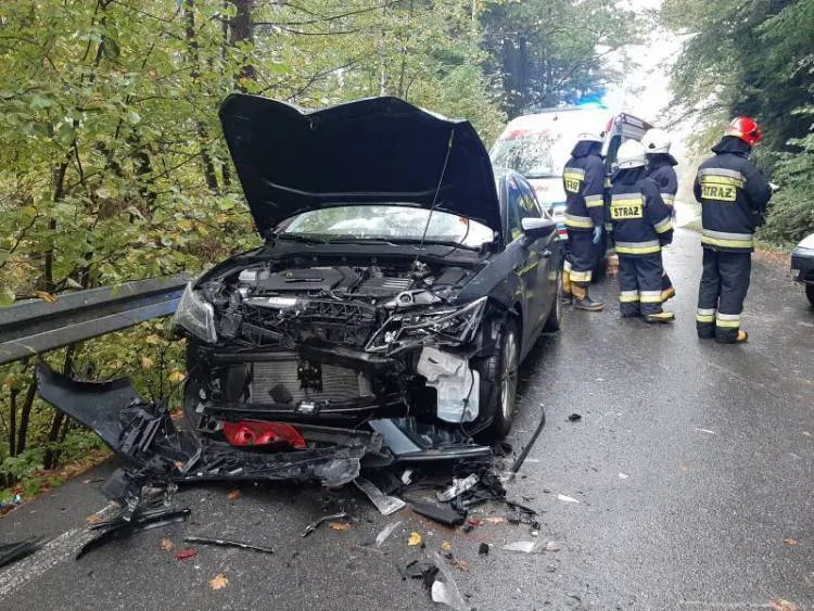 Krużlowa Wyżna: Zderzenie dwóch aut na drodze powiatowej. Dziecko trafiło do szpitala
