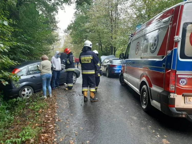 Krużlowa Wyżna: Zderzenie dwóch aut na drodze powiatowej. Dziecko trafiło do szpitala