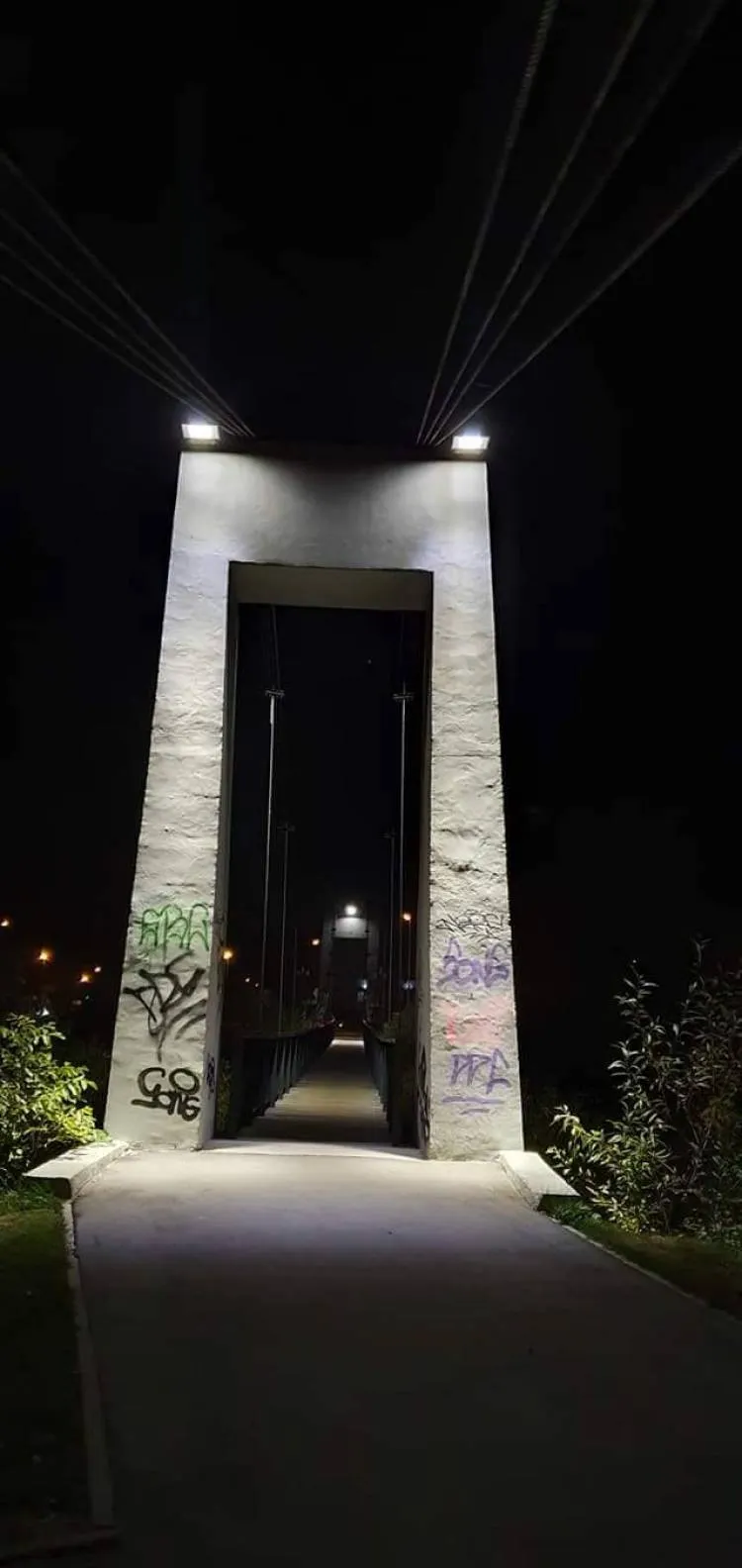 Akcja #budżetdlamieszkańców zaczęła przynosić pierwsze efekty. Kładka nad Kamienicą została oświetlona