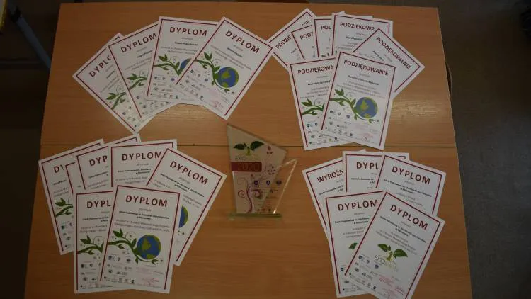 Szkoła w Rdziostowie po raz drugi z tytułem Ekoszkoła 2020