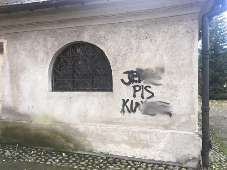 Akt wandalizmu na murach Kościoła Niepokalanego Poczęcia NMP