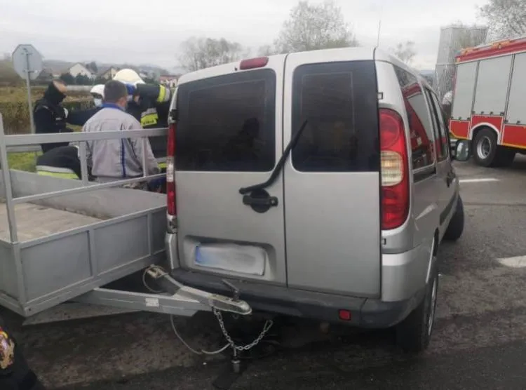 Kolizja dwóch samochodów w Stadłach. Jedna osoba trafiła do szpitala