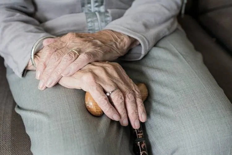 Liczne środowiska angażują się w pomoc osobom starszym w ramach Solidarnościowego Korpusu Wsparcia Seniorów 