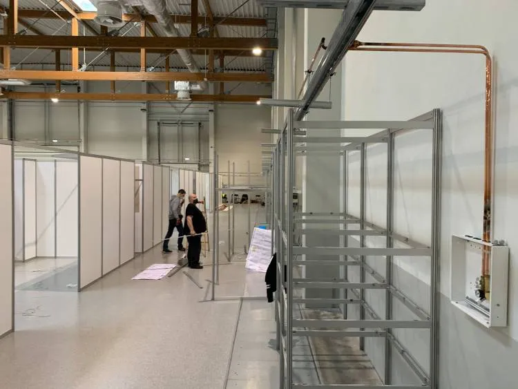 W hali Expo Targi Kraków powstaje Szpital Tymczasowy. Pomieści ponad 370 łóżek dla pacjentów covidowych