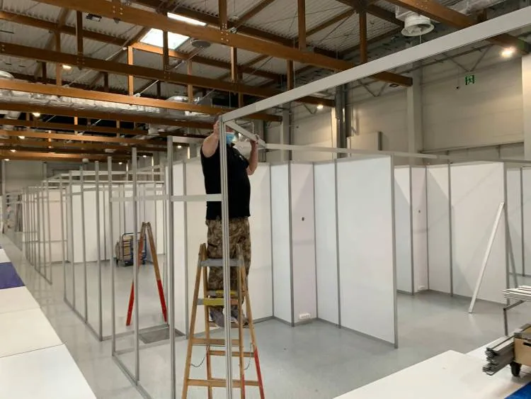 W hali Expo Targi Kraków powstaje Szpital Tymczasowy. Pomieści ponad 370 łóżek dla pacjentów covidowych