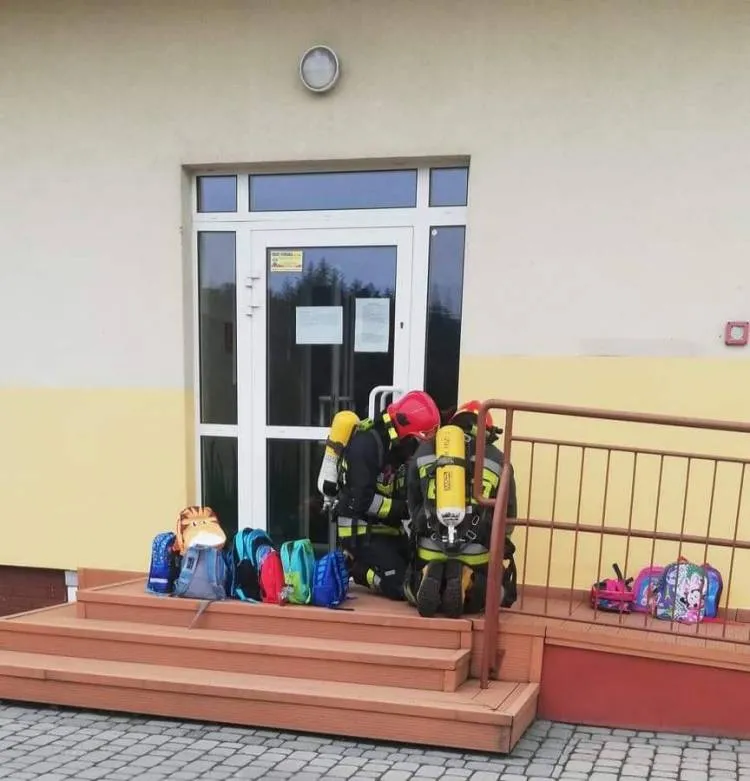 Alarm bombowy w Zespole Szkół i Przedszkoli nr 2 w Kasinie Wielkiej