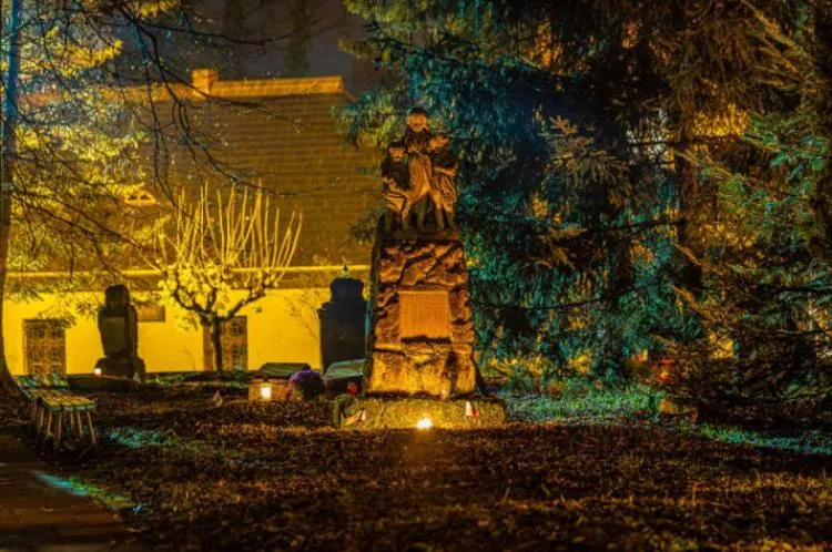 Ocalmy Stary Cmentarz: Ruszyła zbiórka pieniędzy na renowację zabytkowych nagrobków