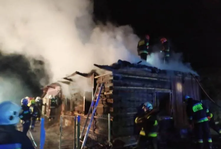 W Lipnicy Wielkiej spłonął budynek mieszkalny. Strażacy walczyli z ogniem blisko 4 godziny