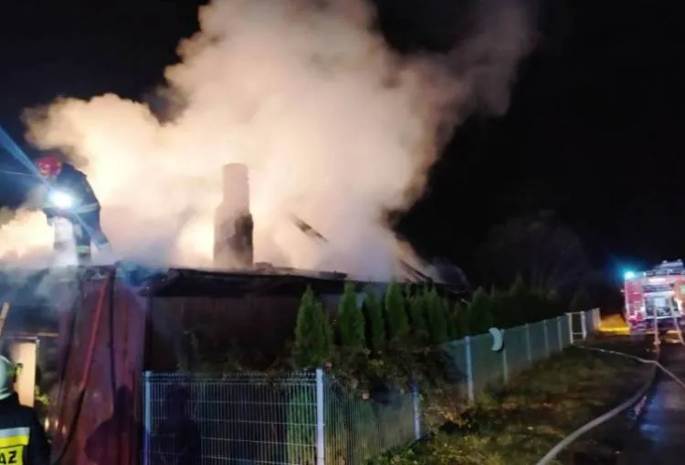 W Lipnicy Wielkiej spłonął budynek mieszkalny. Strażacy walczyli z ogniem blisko 4 godziny