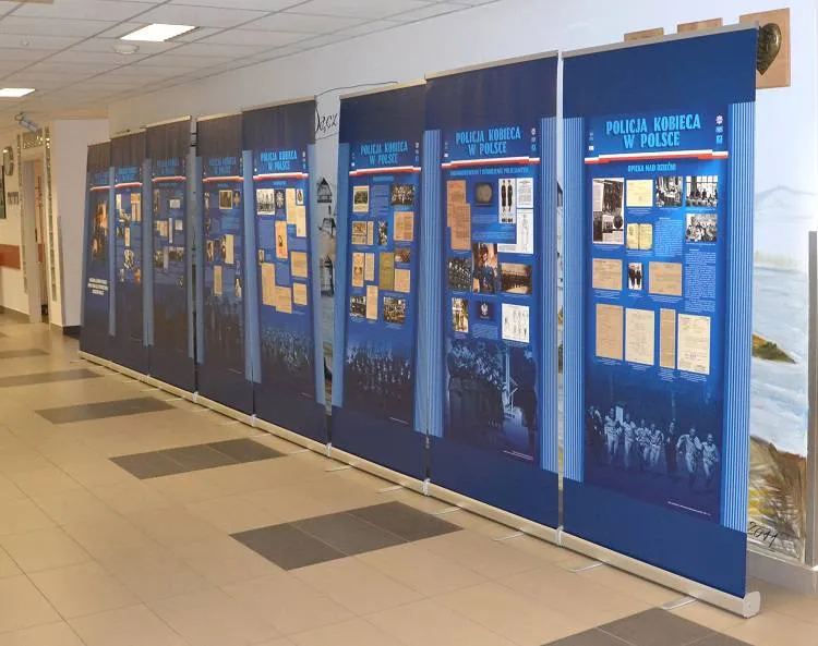 W sądeckiej komendzie można oglądać wystawę pt. „POLICJA KOBIECA W POLSCE”