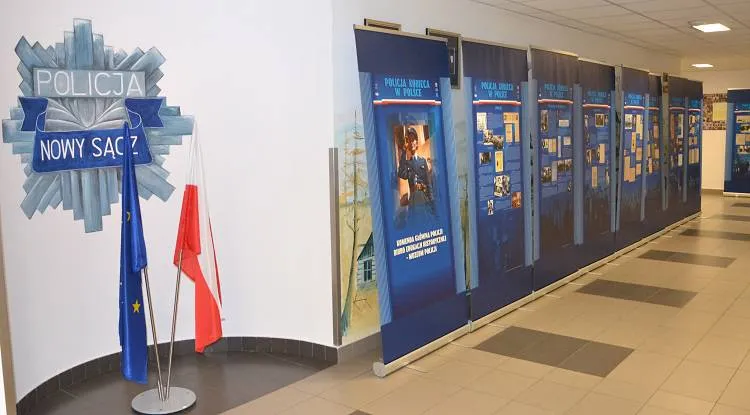 W sądeckiej komendzie można oglądać wystawę pt. „POLICJA KOBIECA W POLSCE”